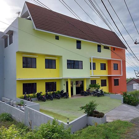 Yellow Guest House Uluwatu Esterno foto